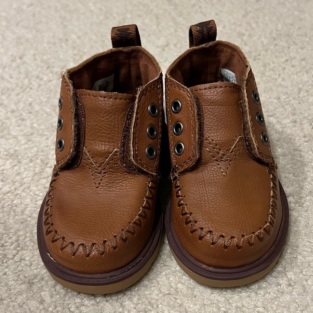 Tom’s chukka boots. Size 5 toddler.